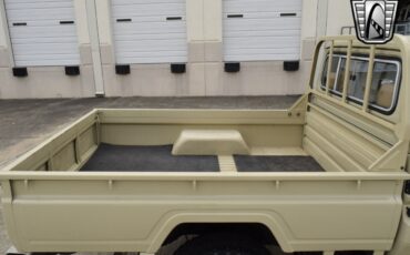 Toyota-Land-Cruiser-1990-pickup-10