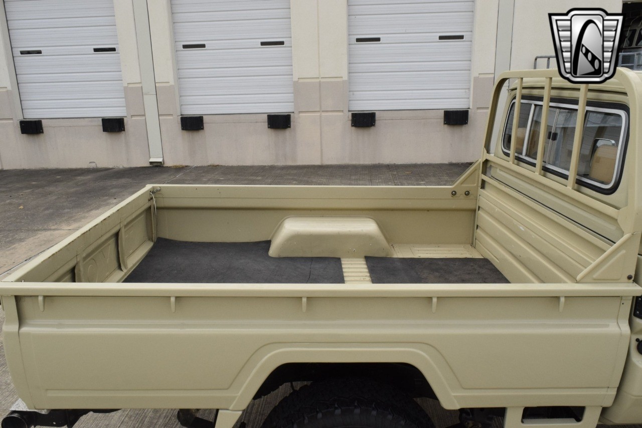 Toyota-Land-Cruiser-1990-pickup-10
