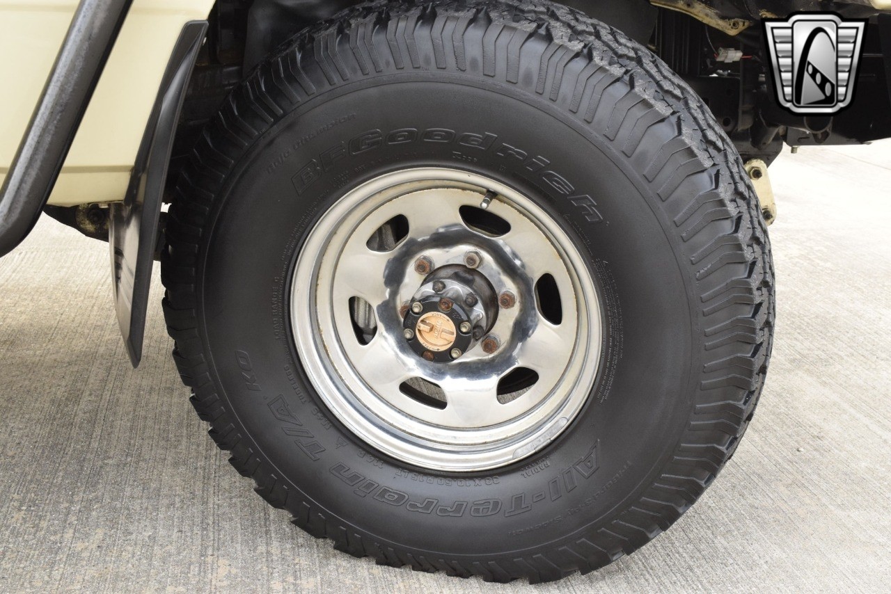 Toyota-Land-Cruiser-1990-pickup-11