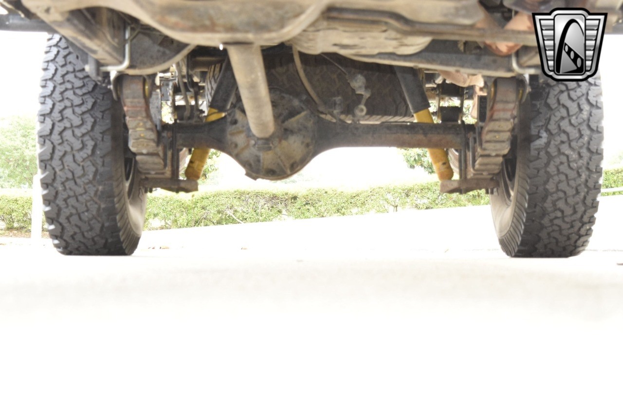 Toyota-Land-Cruiser-1990-pickup-12