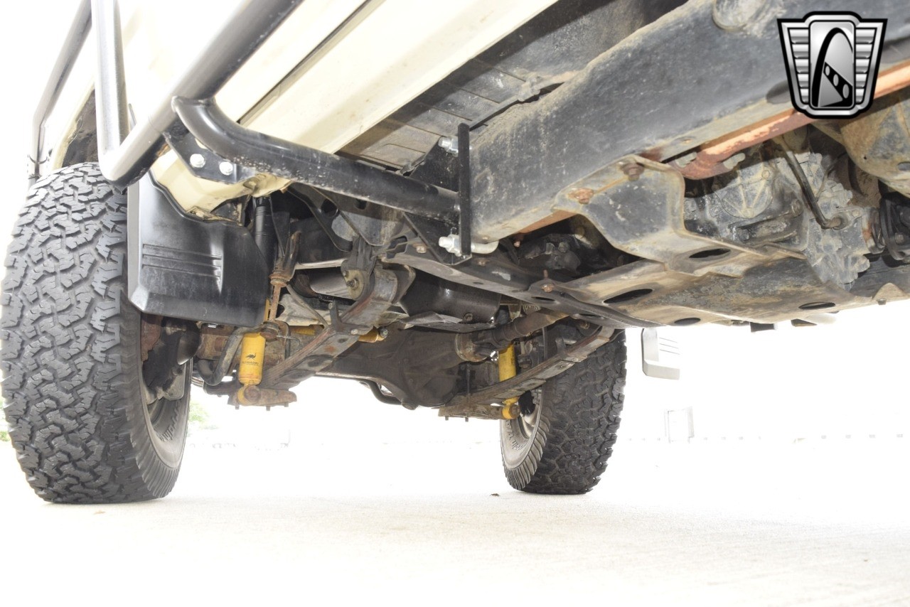 Toyota-Land-Cruiser-1990-pickup-13