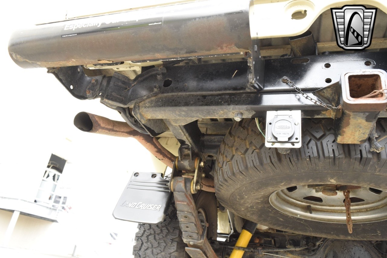 Toyota-Land-Cruiser-1990-pickup-14