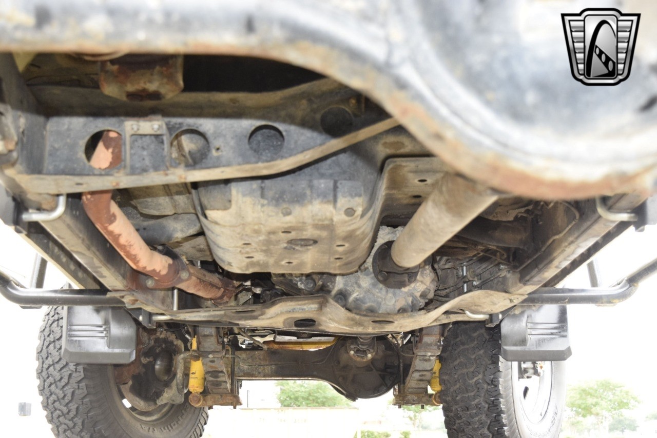 Toyota-Land-Cruiser-1990-pickup-15