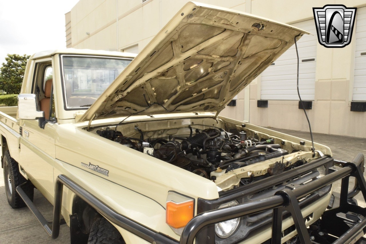 Toyota-Land-Cruiser-1990-pickup-18