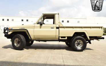 Toyota-Land-Cruiser-1990-pickup-2