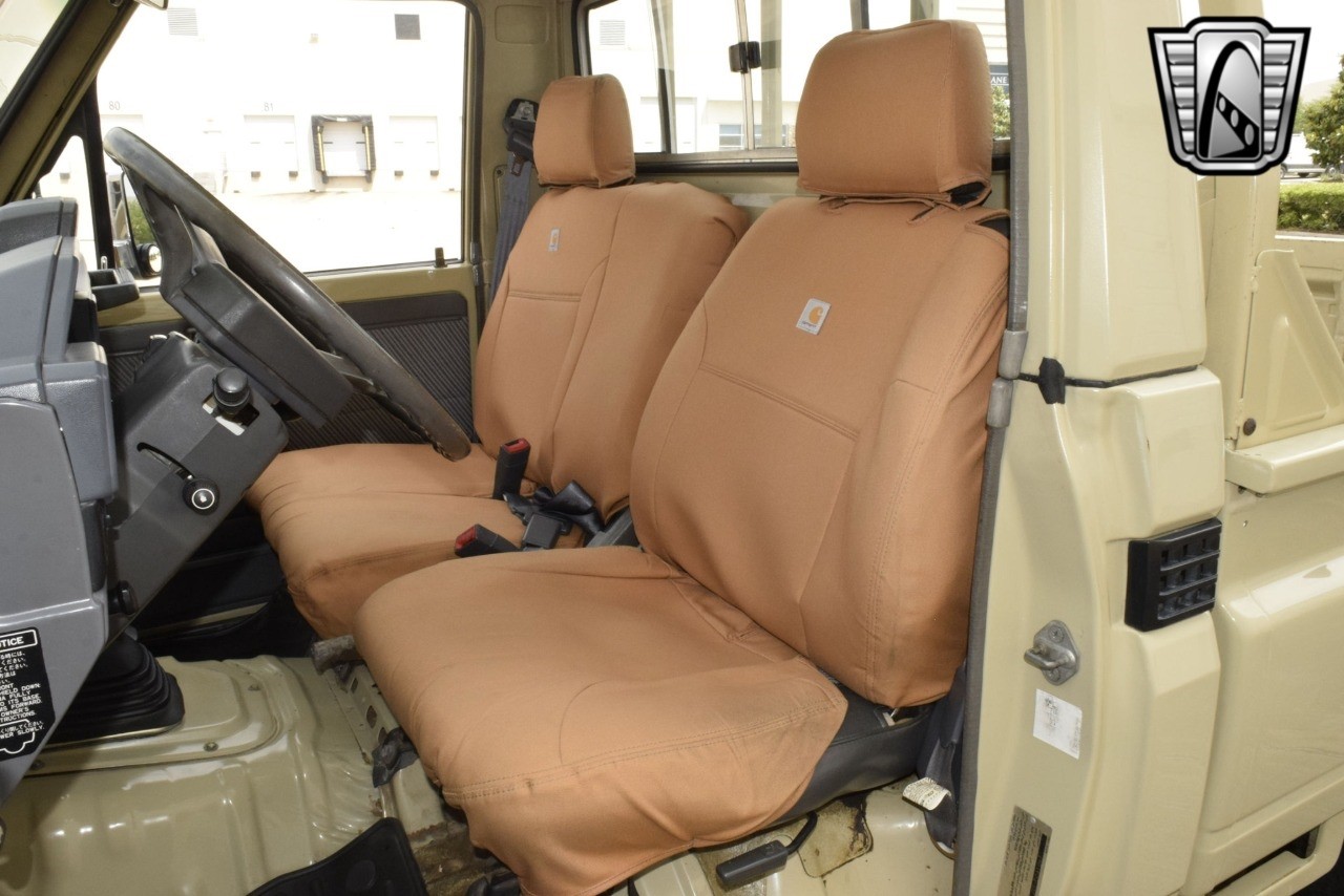 Toyota-Land-Cruiser-1990-pickup-21
