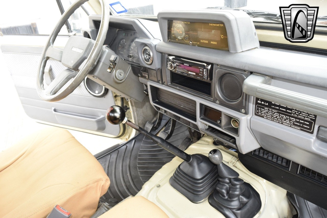 Toyota-Land-Cruiser-1990-pickup-25