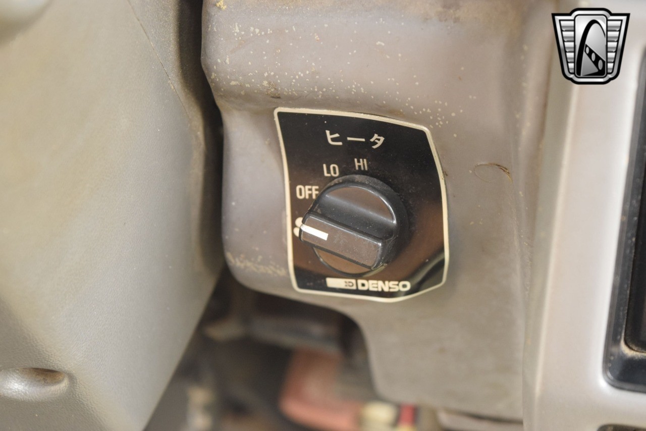 Toyota-Land-Cruiser-1990-pickup-27