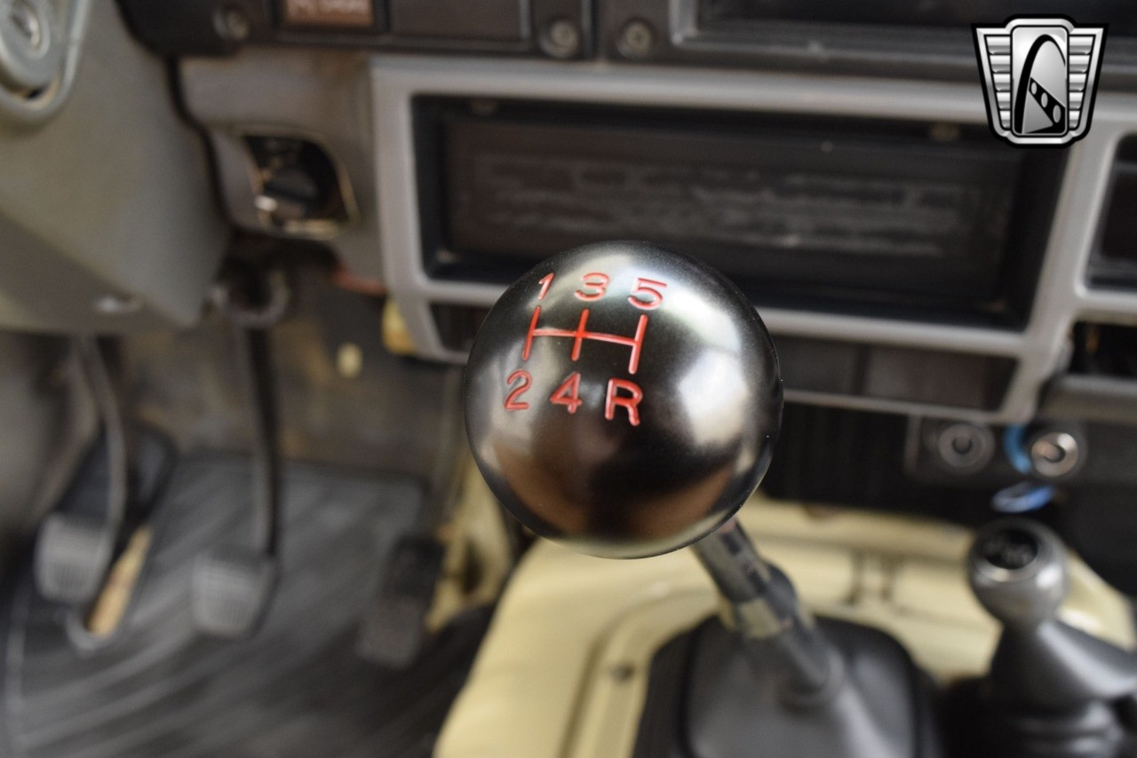 Toyota-Land-Cruiser-1990-pickup-28