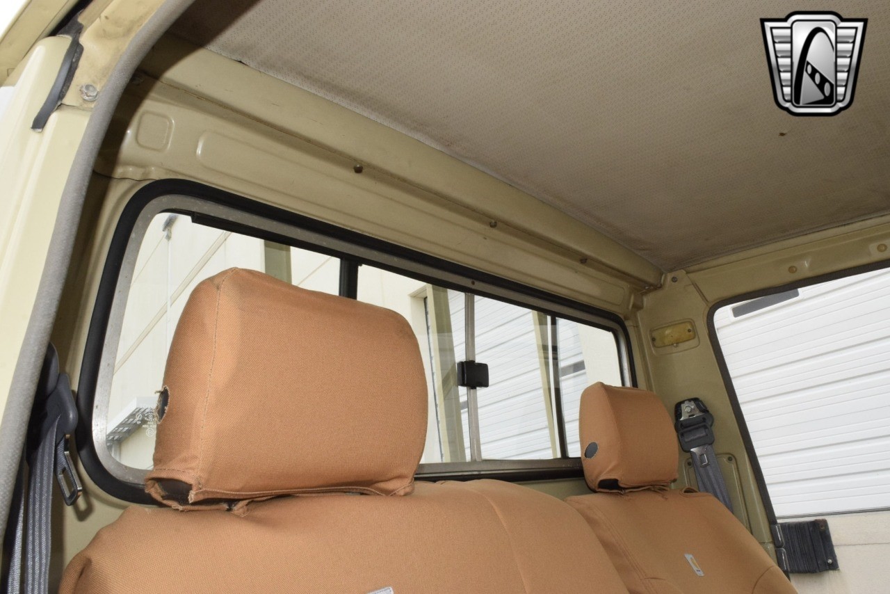 Toyota-Land-Cruiser-1990-pickup-29