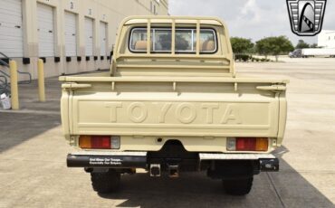 Toyota-Land-Cruiser-1990-pickup-3
