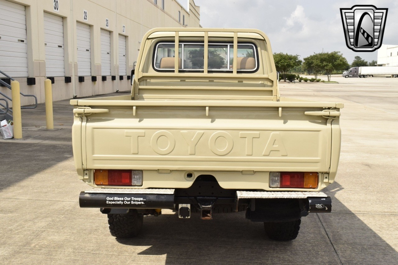 Toyota-Land-Cruiser-1990-pickup-3