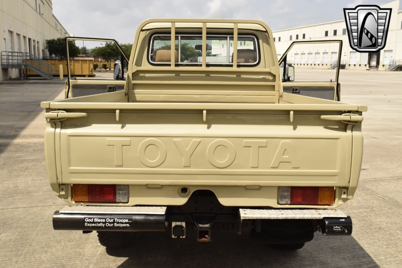 Toyota-Land-Cruiser-1990-pickup-30