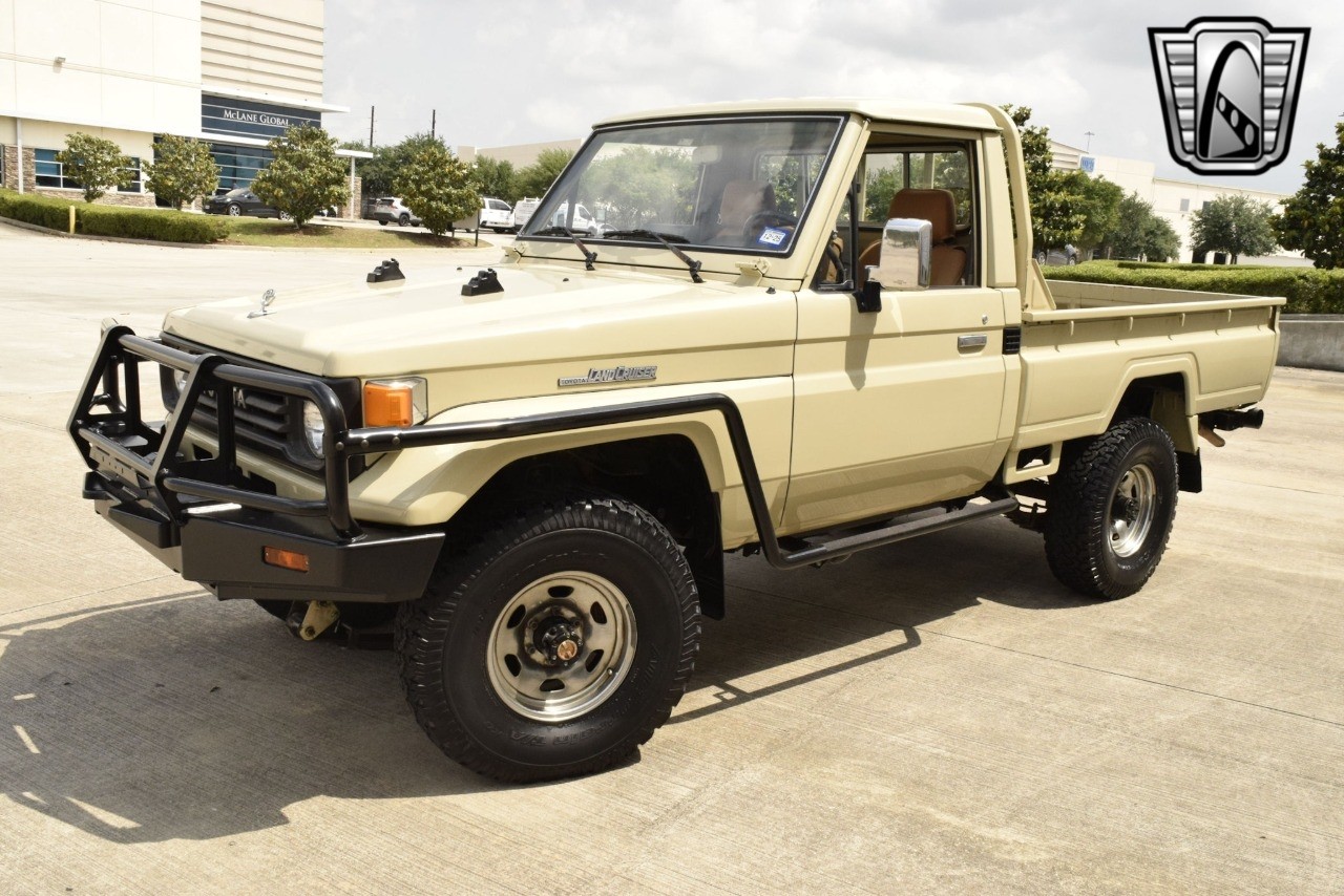 Toyota-Land-Cruiser-1990-pickup-32