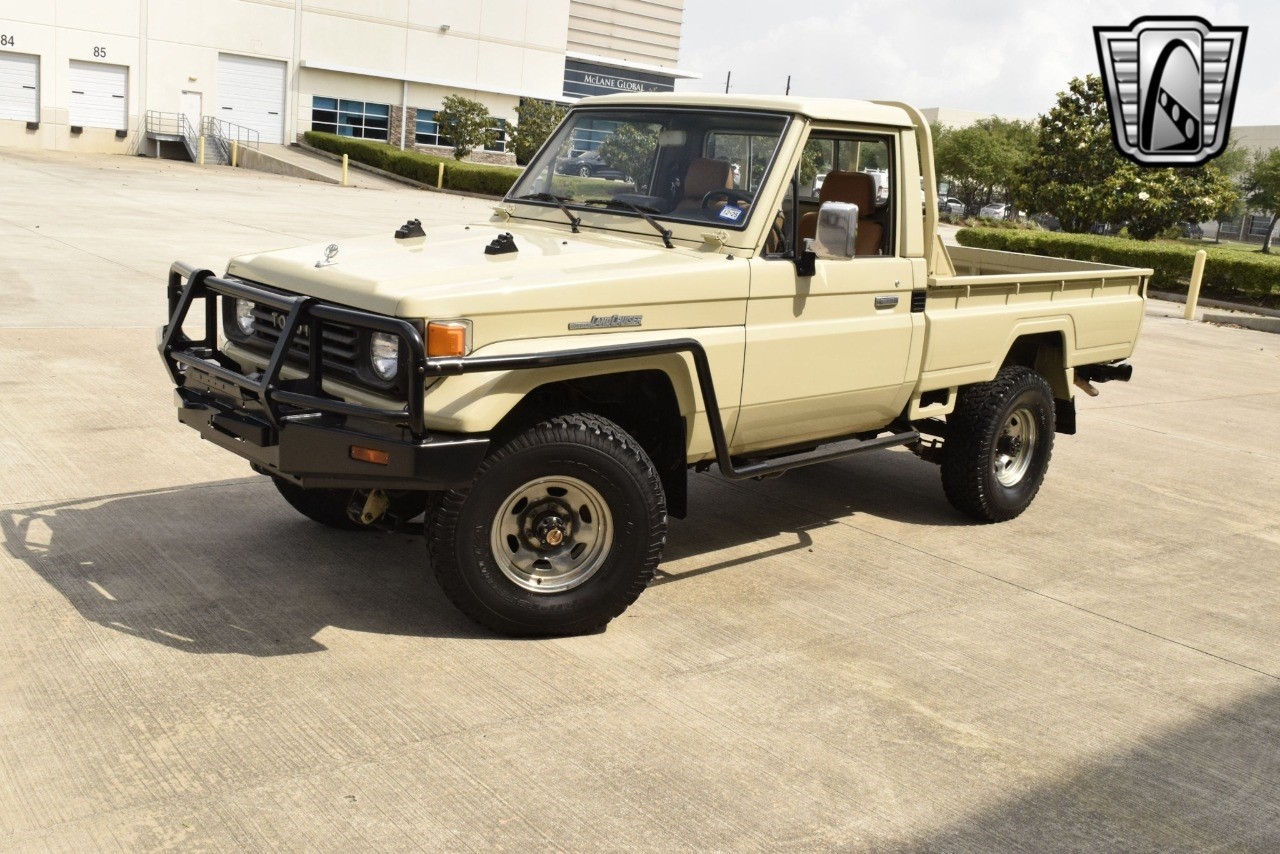 Toyota-Land-Cruiser-1990-pickup-33