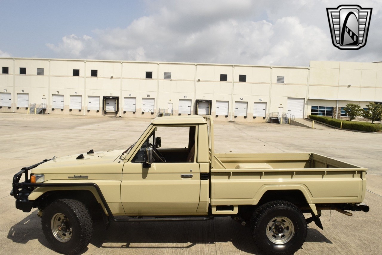 Toyota-Land-Cruiser-1990-pickup-34
