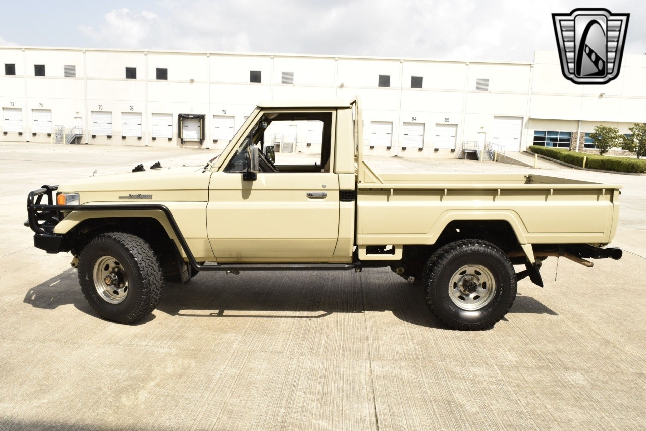 Toyota-Land-Cruiser-1990-pickup-35