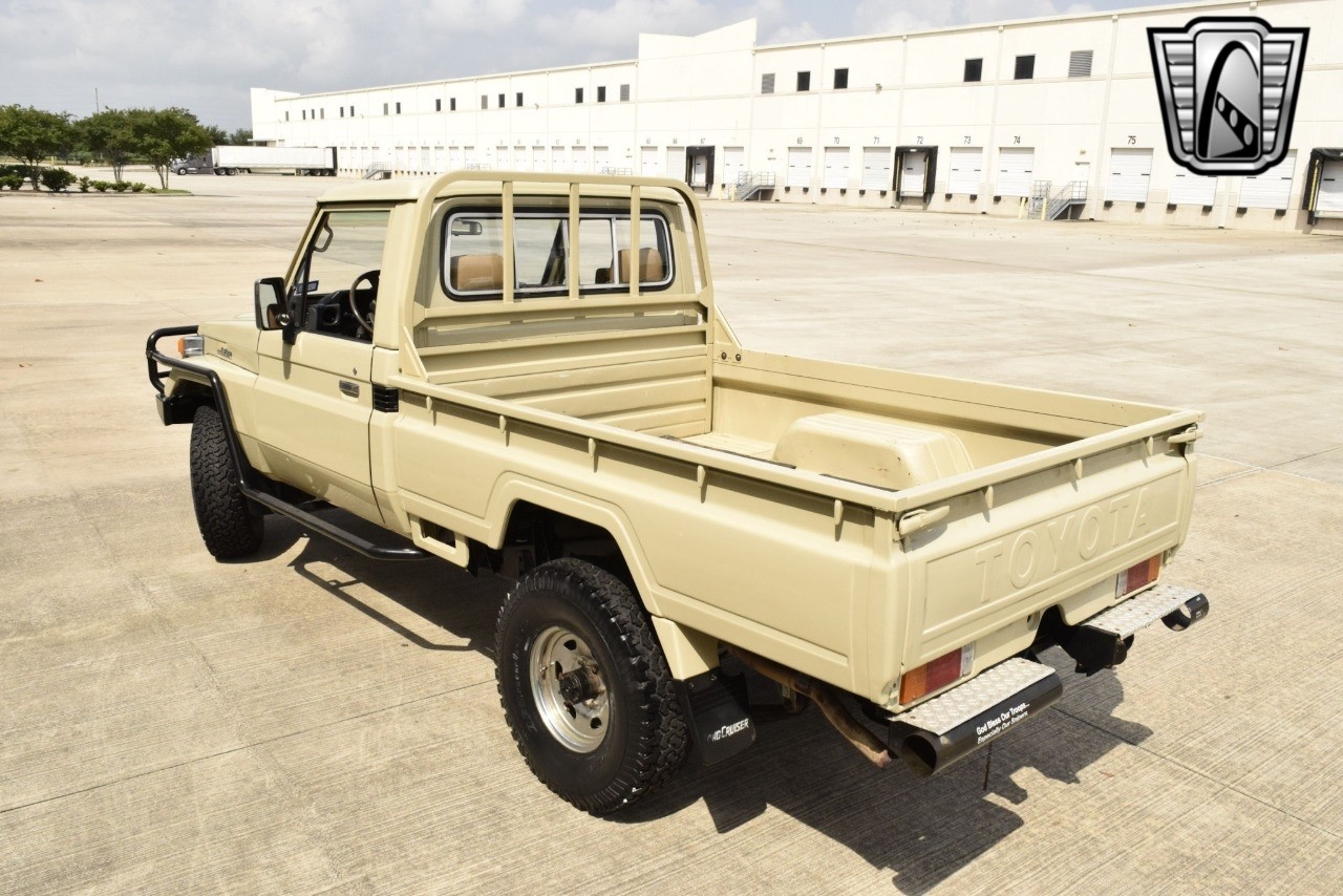 Toyota-Land-Cruiser-1990-pickup-36