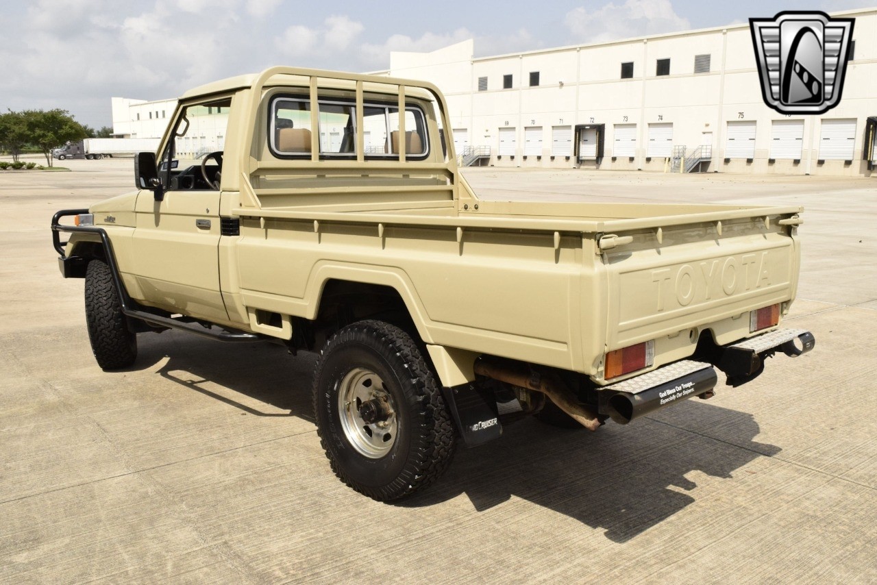 Toyota-Land-Cruiser-1990-pickup-37