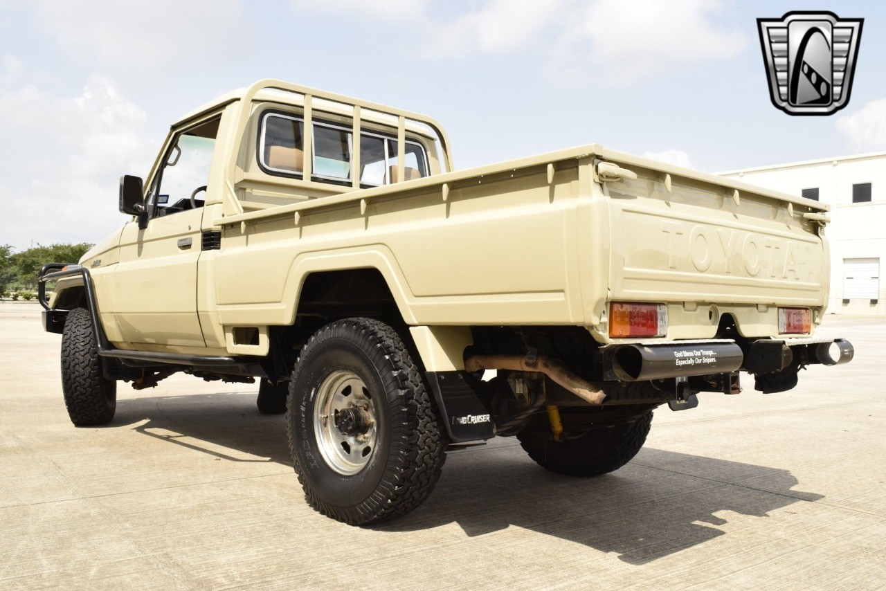 Toyota-Land-Cruiser-1990-pickup-38