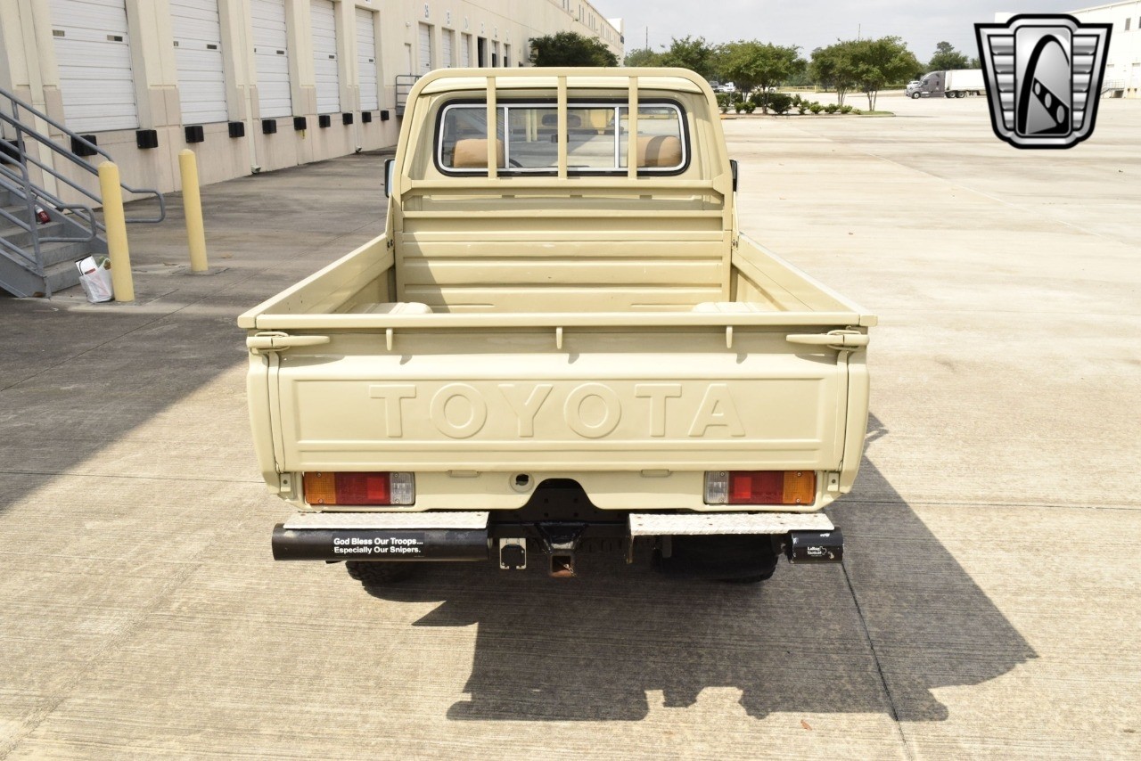 Toyota-Land-Cruiser-1990-pickup-39