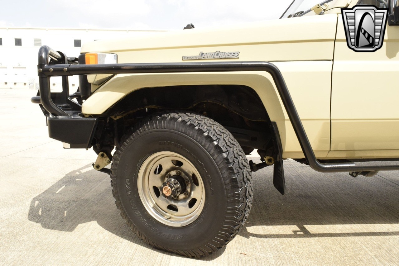 Toyota-Land-Cruiser-1990-pickup-7