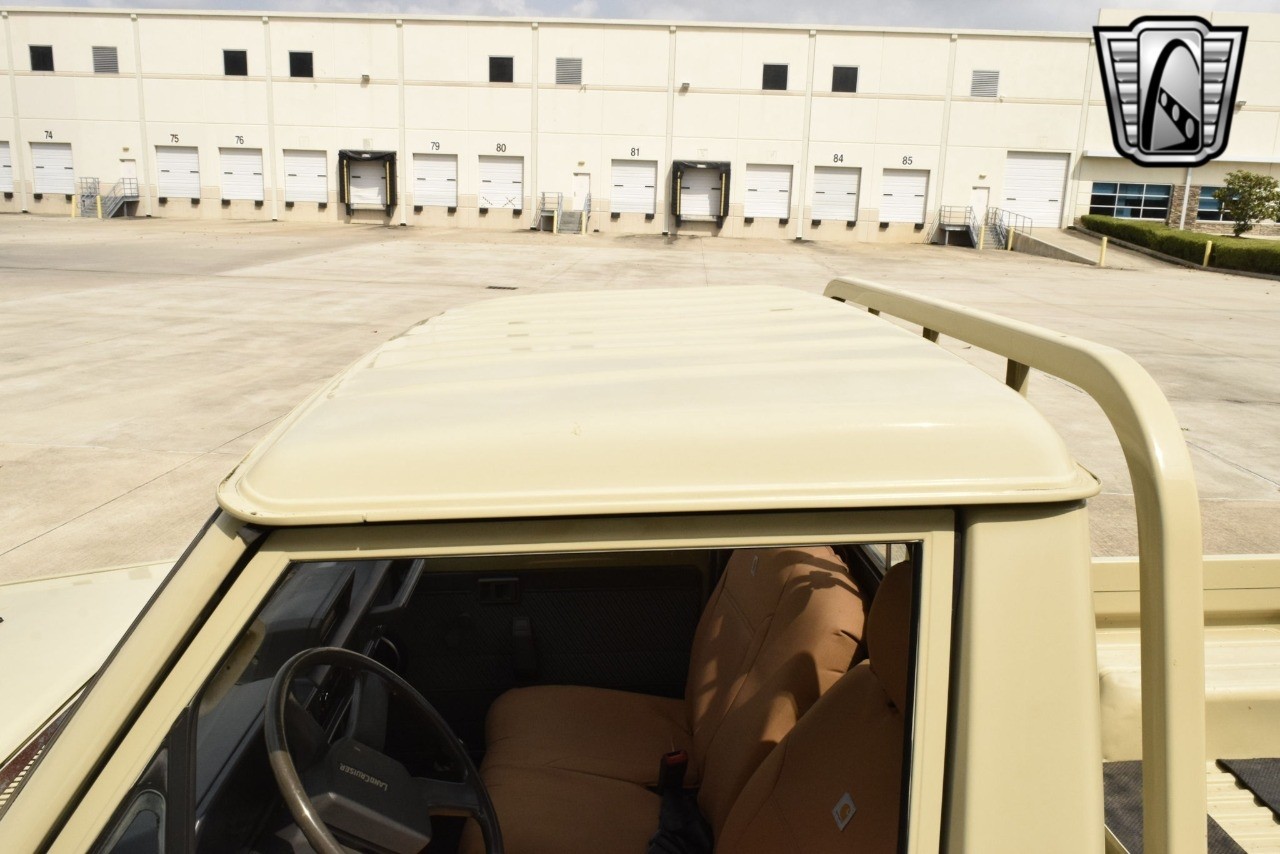 Toyota-Land-Cruiser-1990-pickup-8