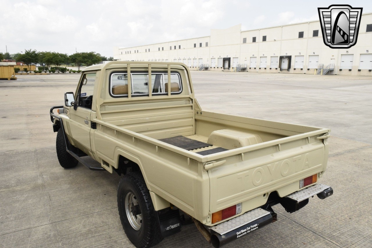 Toyota-Land-Cruiser-1990-pickup-9