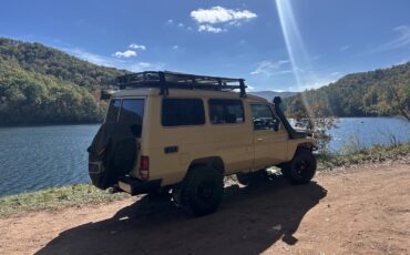 Toyota-Land-Cruiser-Wagon-1991-Wagon-2