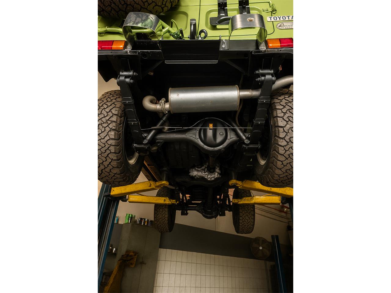 Toyota-Land-cruiser-1980-Green-Black-and-Green-14