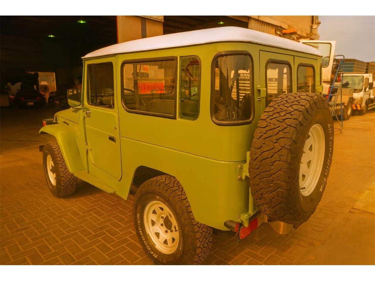 Toyota-Land-cruiser-1980-Green-Black-and-Green-2