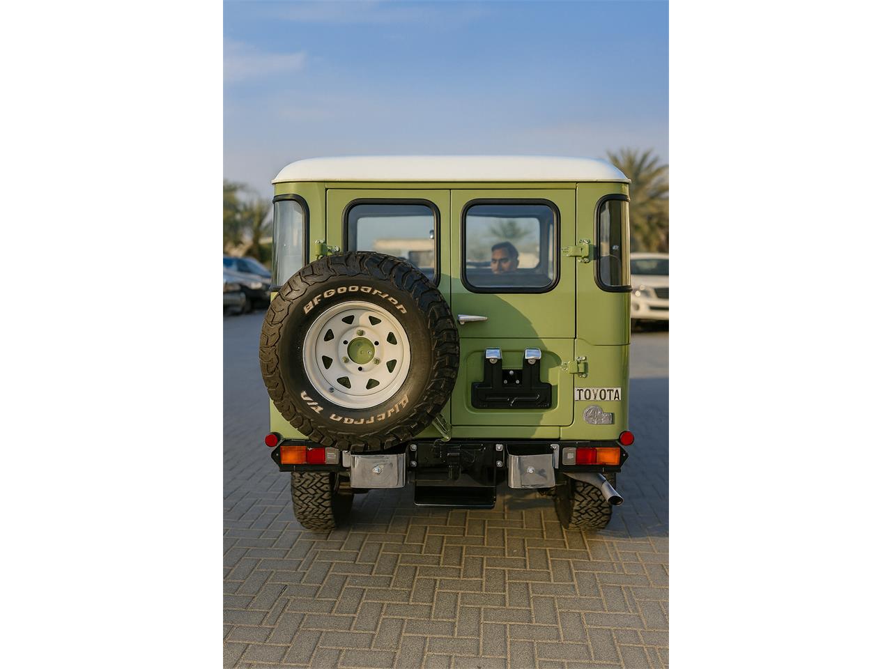 Toyota-Land-cruiser-1980-Green-Black-and-Green-7