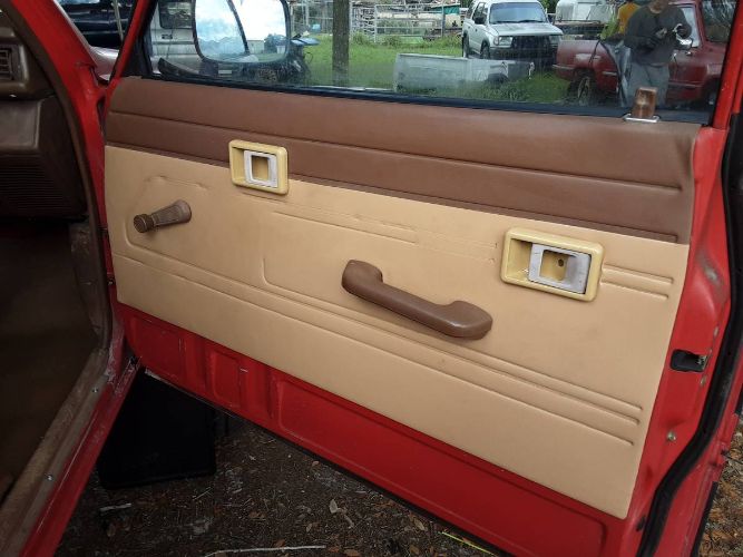 Toyota-Other-1985-Red-4