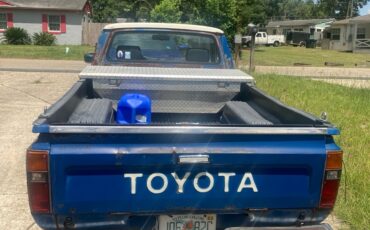 Toyota-Pickup-1982-1