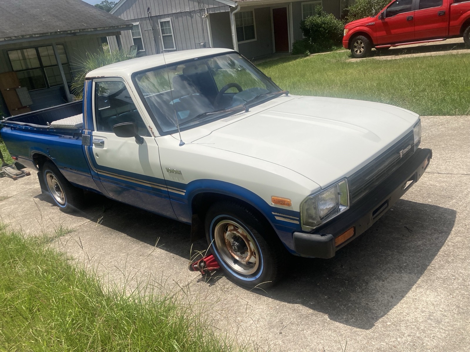 Toyota-Pickup-1982-2