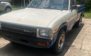 Toyota-Pickup-1982-3