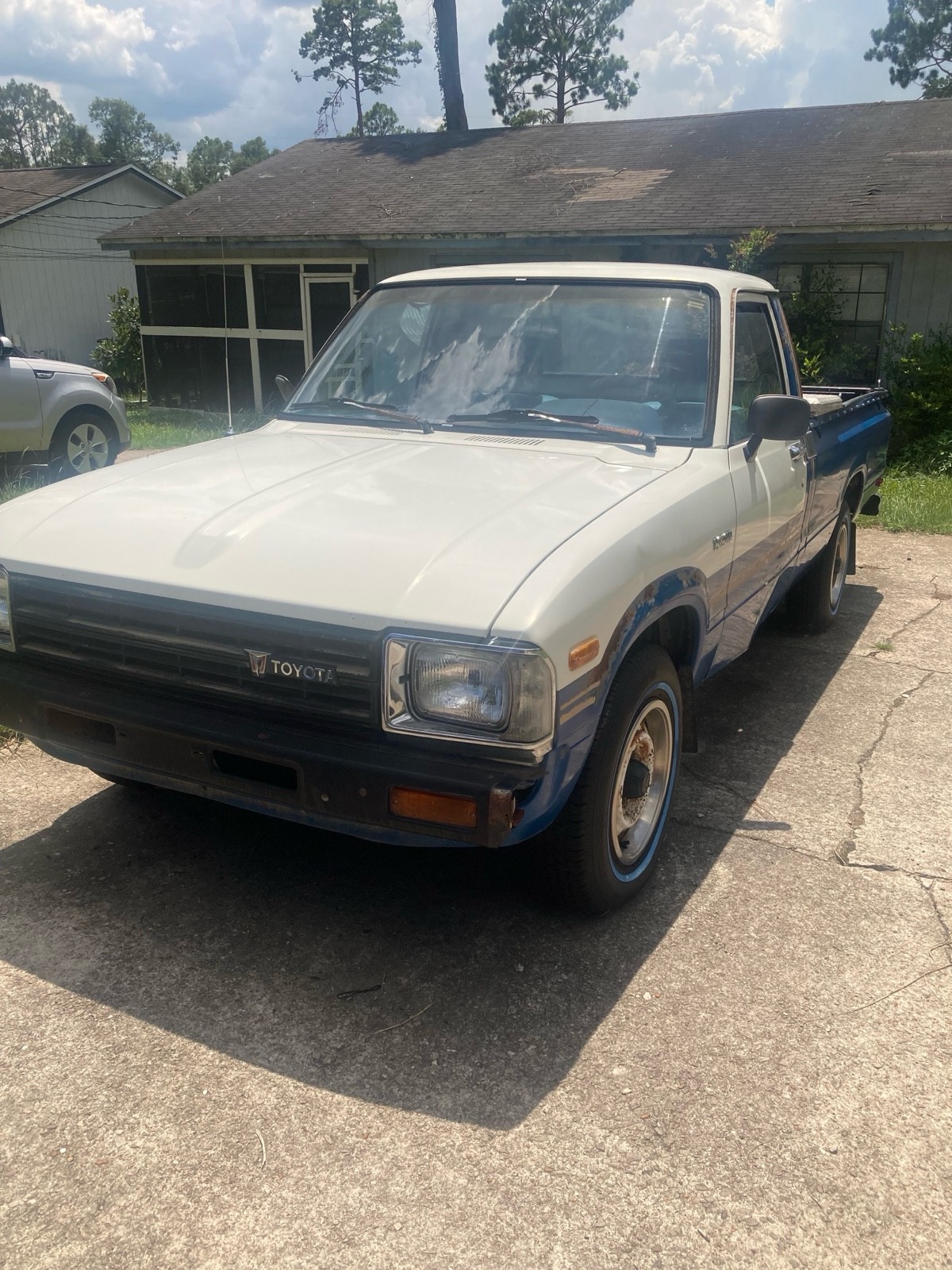 Toyota-Pickup-1982-3
