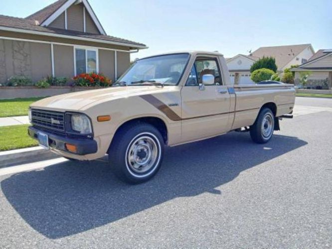 Toyota-Pickup-1982-Tan-12
