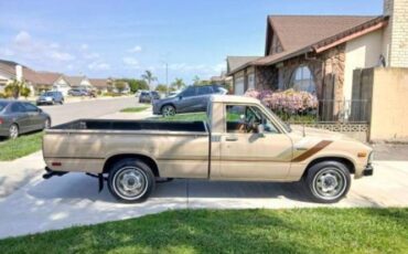 Toyota-Pickup-1982-Tan-5