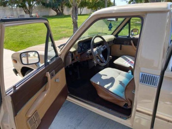 Toyota-Pickup-1982-Tan-6