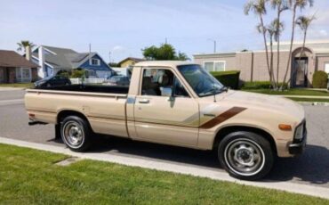 Toyota-Pickup-1982-Tan-7
