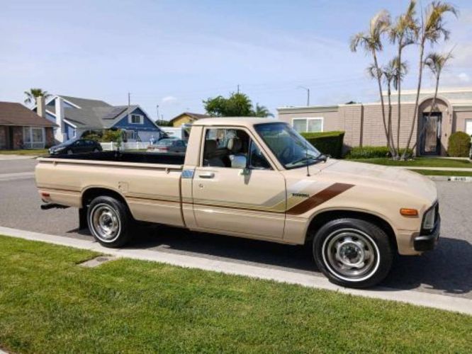 Toyota-Pickup-1982-Tan-7