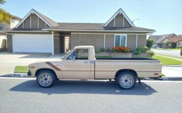 Toyota-Pickup-1982-Tan-8