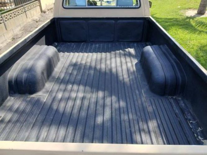 Toyota-Pickup-1982-Tan-9