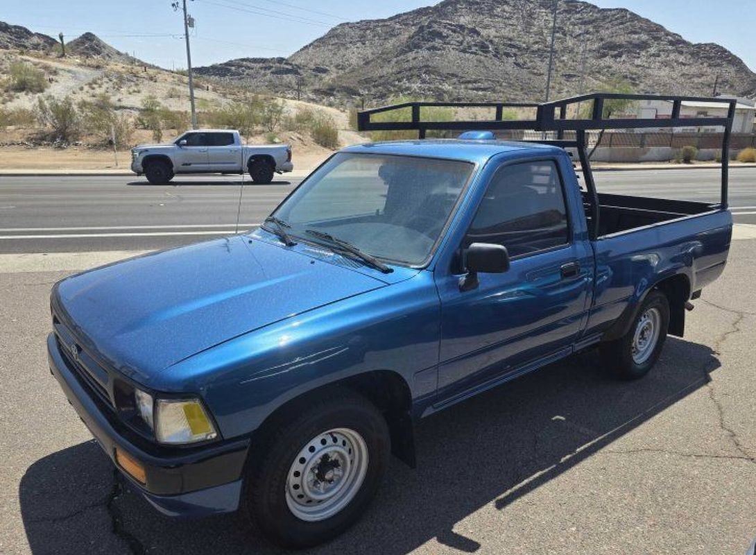 Toyota-Pickup-1995-Standard-Cab-Pickup-2