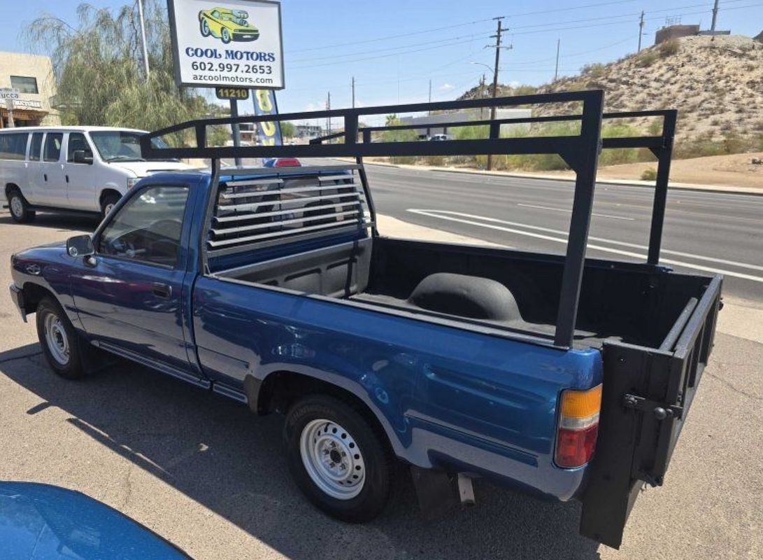 Toyota-Pickup-1995-Standard-Cab-Pickup-3