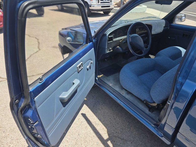 Toyota-Pickup-1995-Standard-Cab-Pickup-7