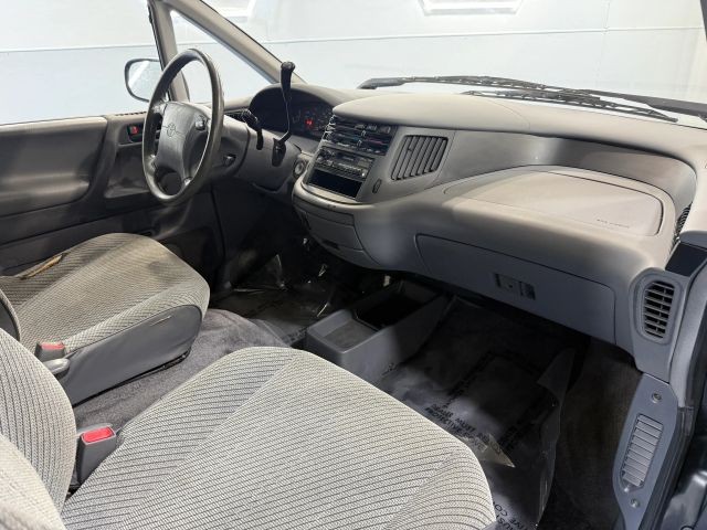 Toyota-Previa-1995-Passenger-26