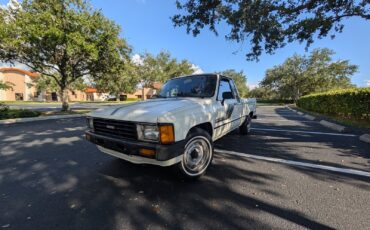 Toyota-Tacoma-1985-1