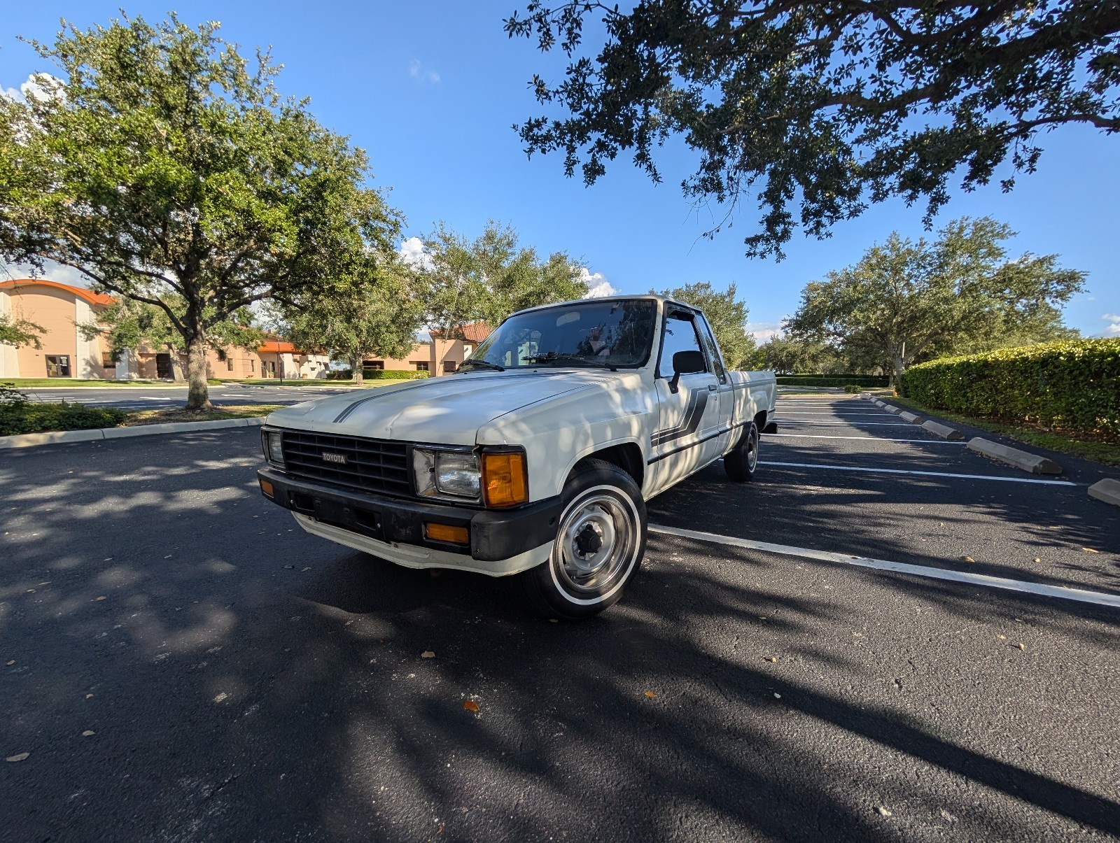 Toyota-Tacoma-1985-1